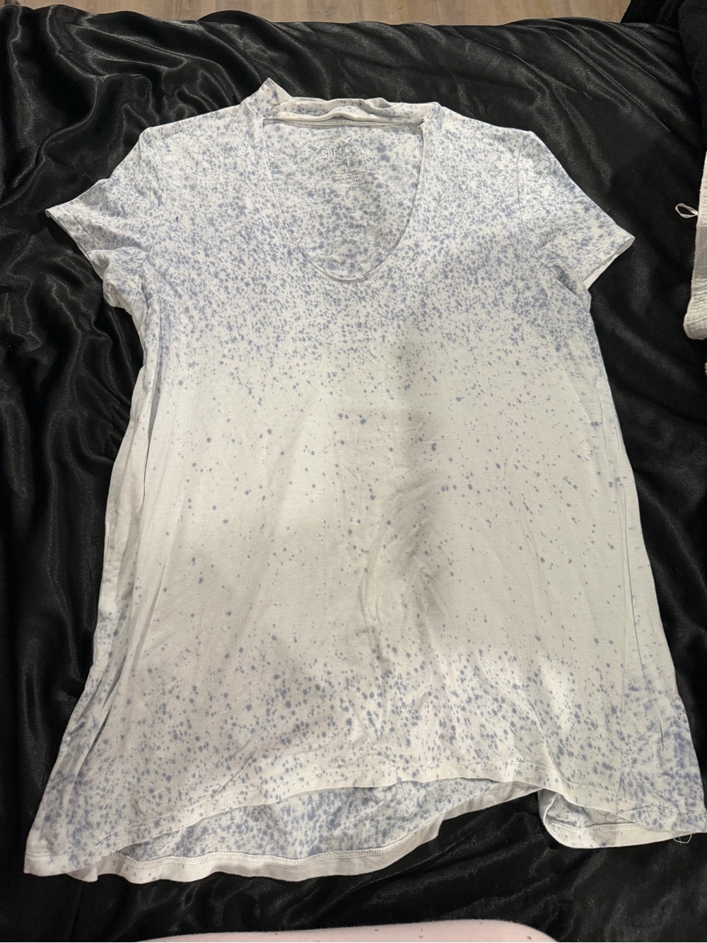 American Eagle Outfitters White Tee with Light Blue Speckle Print